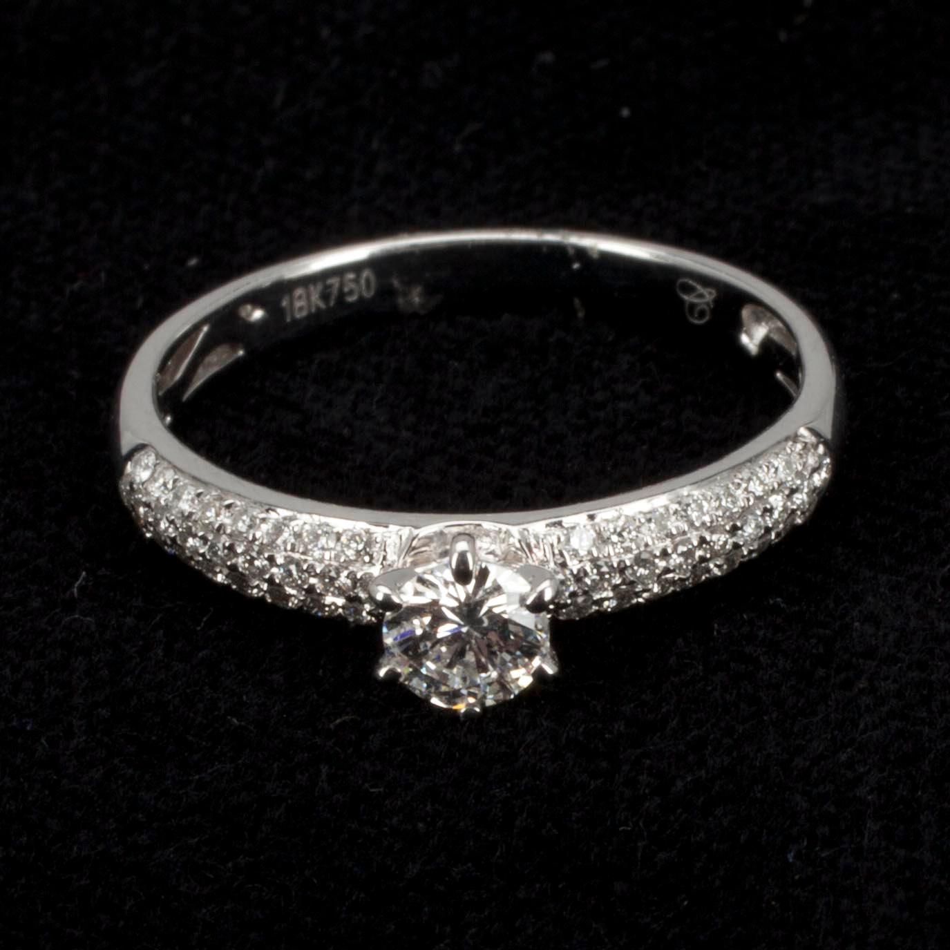 RING, vitguld 18K, diamant tot. 0.61 ct.
