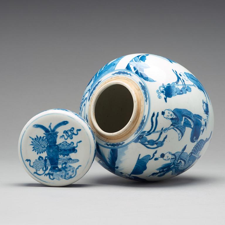 KRUKA med LOCK, porslin. Qingdynastin, Kangxi (1662-1722).