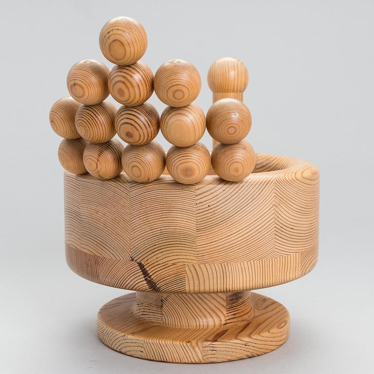 KAIJA AARIKKA, A servingtray 'Honka', peppermill 'Sampo' and birdbowl, 1970-tal, Finland.