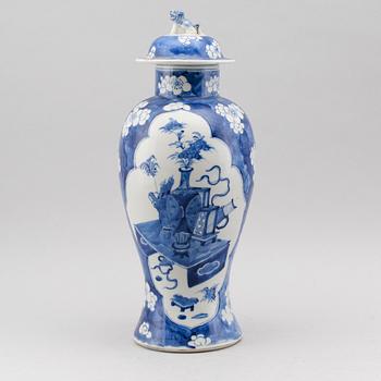 LOCKURNA, porslin, Kina, 1800-/1900-tal.