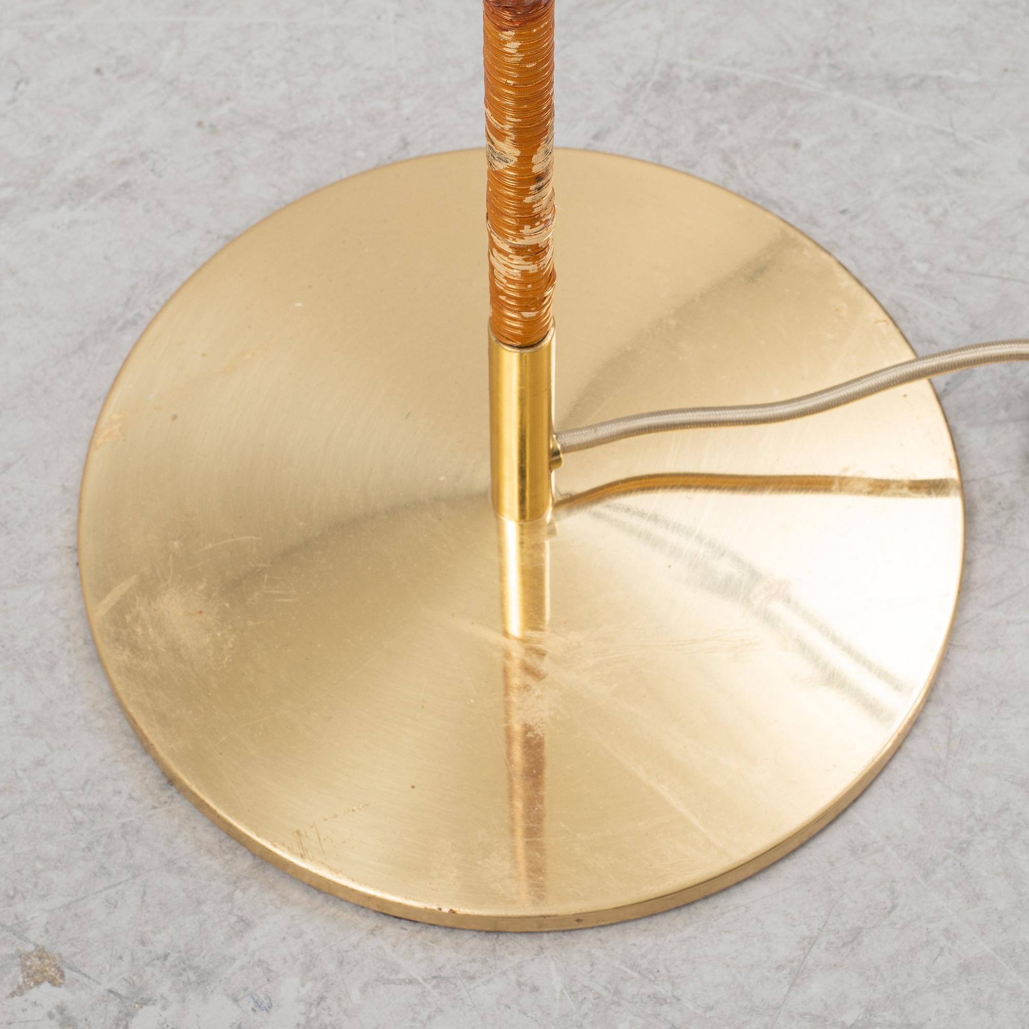 Paavo Tynell, golvlampa, modell "9602", Gubi, Danmark.