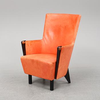 A leather easy chair, 20th century.