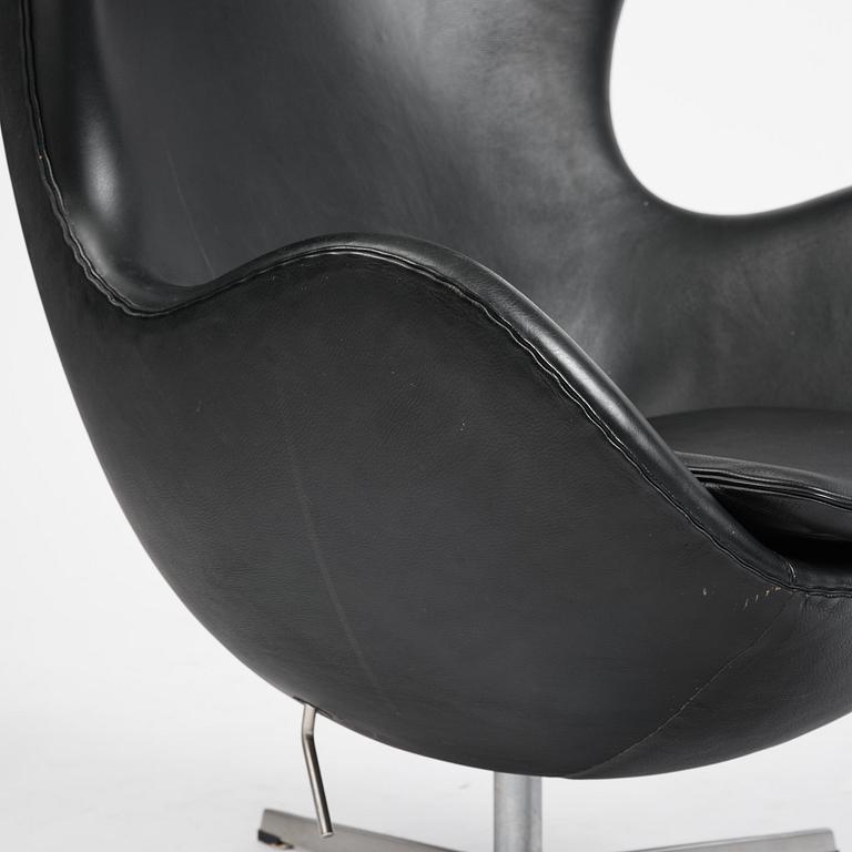 Arne Jacobsen, an "Egg" chair with ottoman, Fritz Hansen, Denmark, 2001.