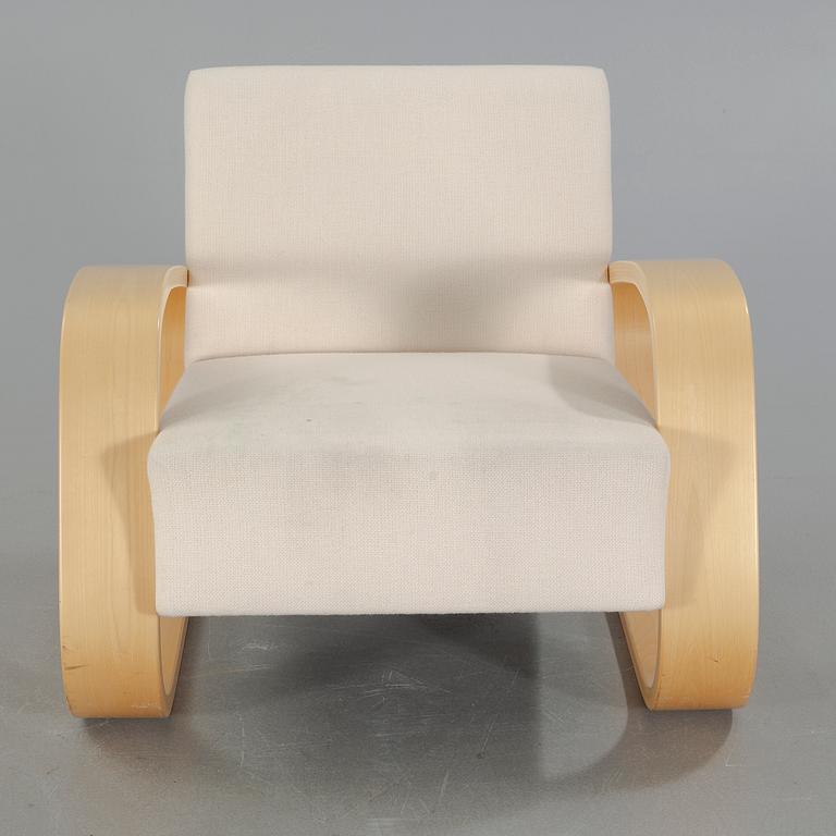 A model 400 "Tank" chair designed by Alvar Aalto, Artek, 2004.