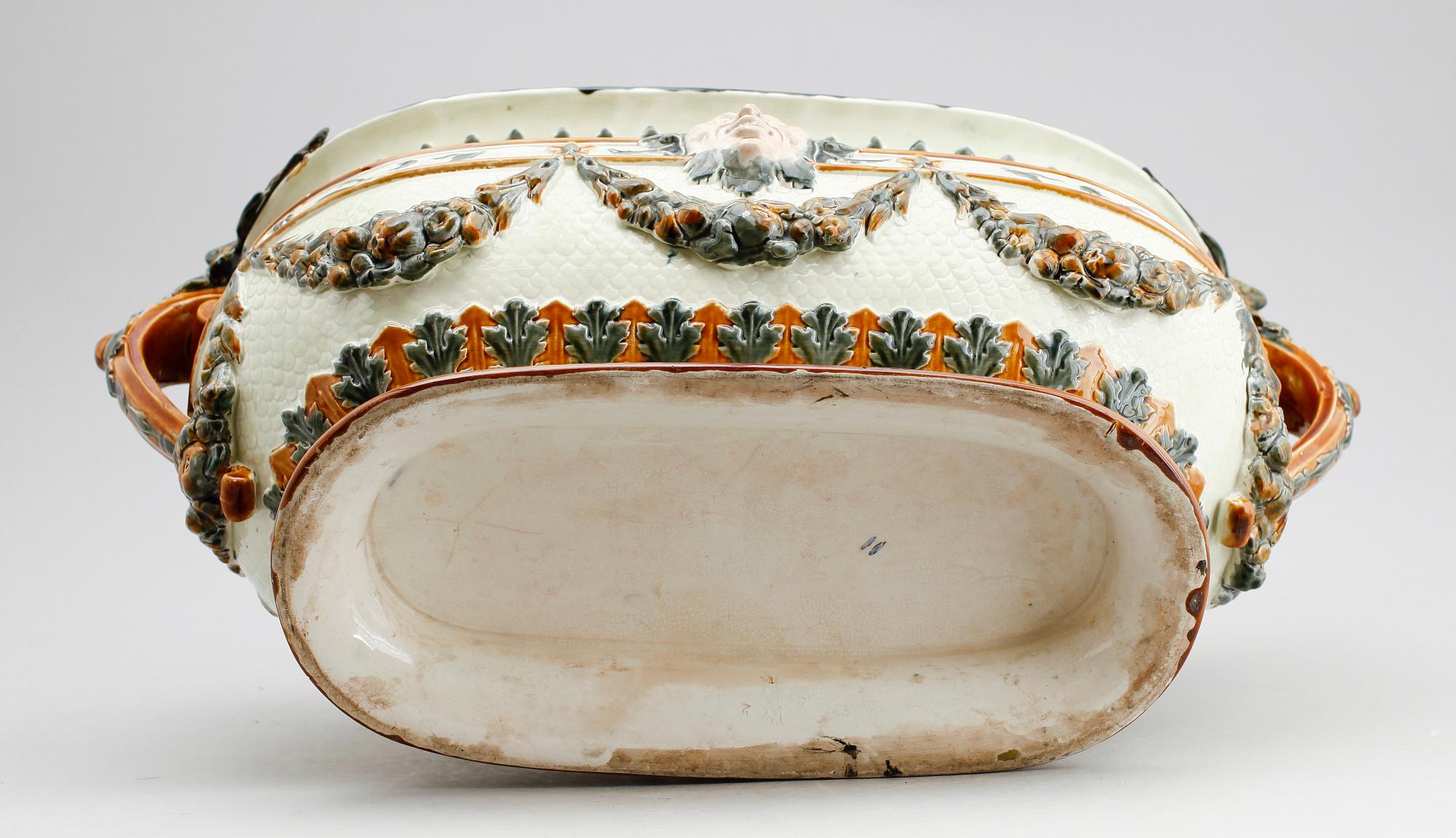 PRAKTJARDINJÄR, majolika, Rörstrand, sekelskiftet 1900.