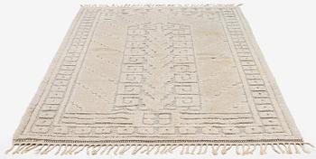 Märta Måås-Fjetterström, a 'Vita spetsporten' carpet, knotted pile in relief,  c. 218 x 119 cm, signed AB MMF,