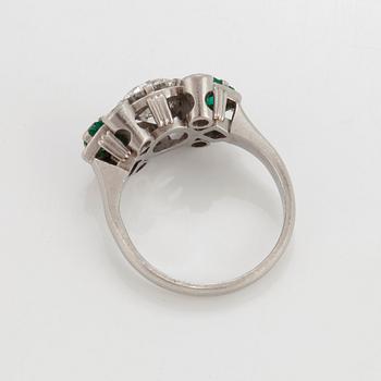 A RING set with round brilliant-cut diamonds and carré-cut emeralds.