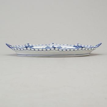 21 pieces of porcelain tableware from Royal Copenhagen, model "Musselmalet", 20th century.