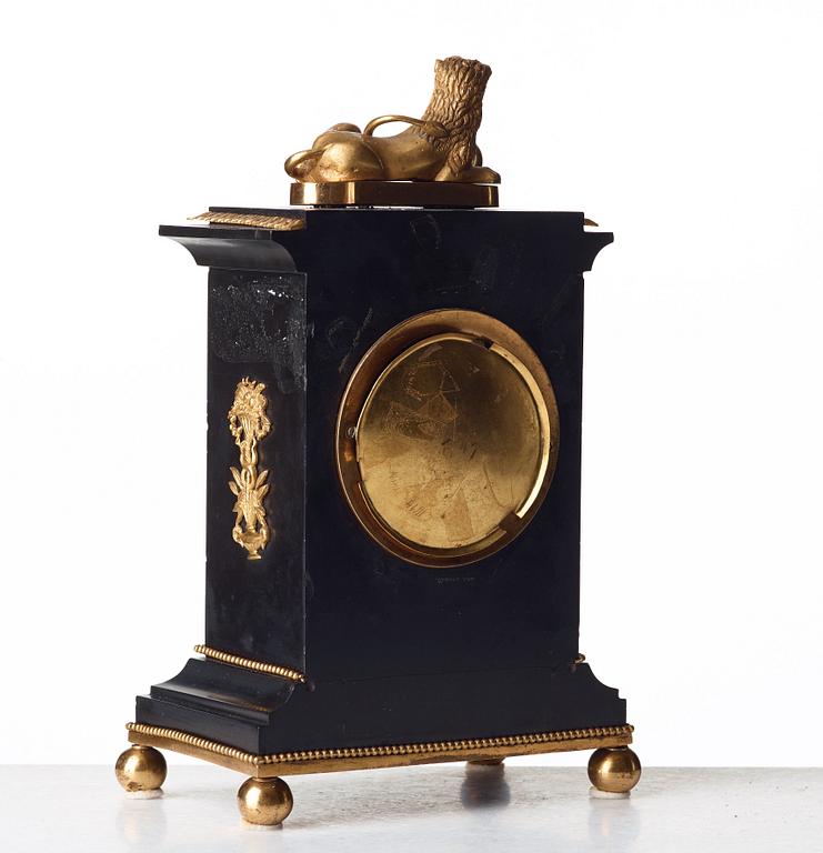 BORDSPENDYL, av Per Henrik Beurling (urmakare i Stockholm 1783 -1806 (1830), Empire.