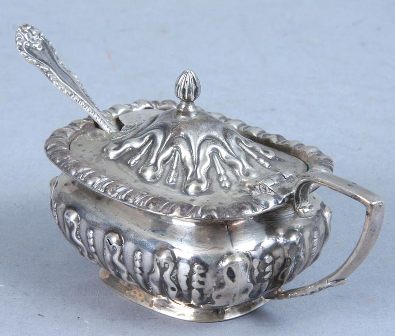 SENAPSKANNA, silver, Birmingham, England, 1905. 75 g silver.