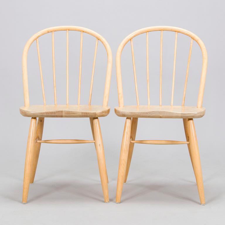 Carl Gustaf Hiort af Ornäs, four mid-20th century spindle chairs for Huonekalutehdas Oy, Ekwall Ab, Pori, Finland.