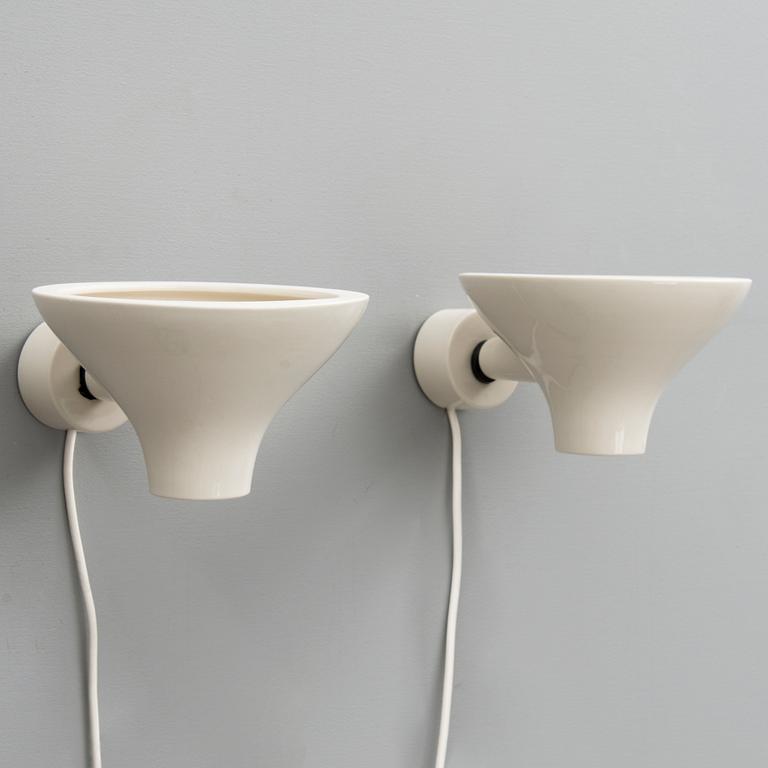 JUKKA KORPIHETE, vägglamppor, ett par, tillverkare Byrolights, 2006.