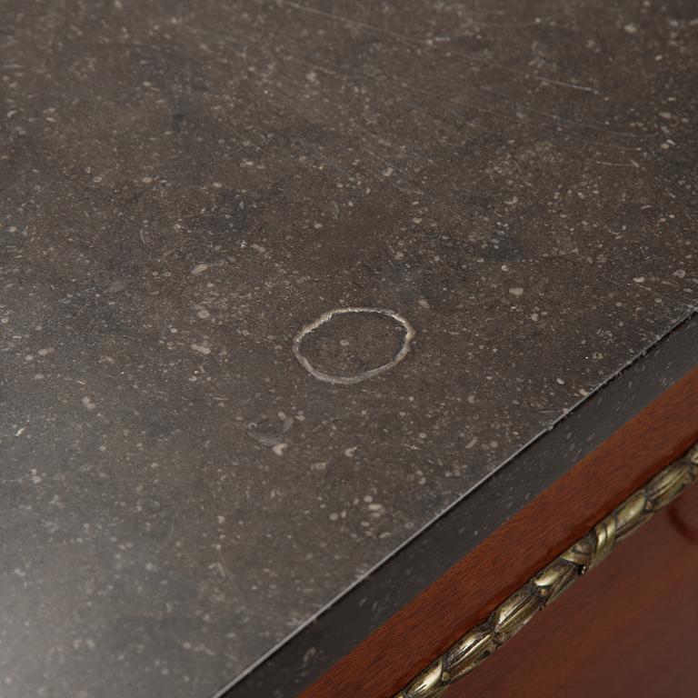 A gustavian style chest of drawers. First half of the 20th century.