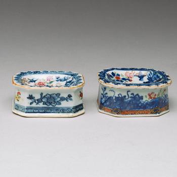A set of two famille rose salts, Qing dynasty, Qianlong (1736-95).