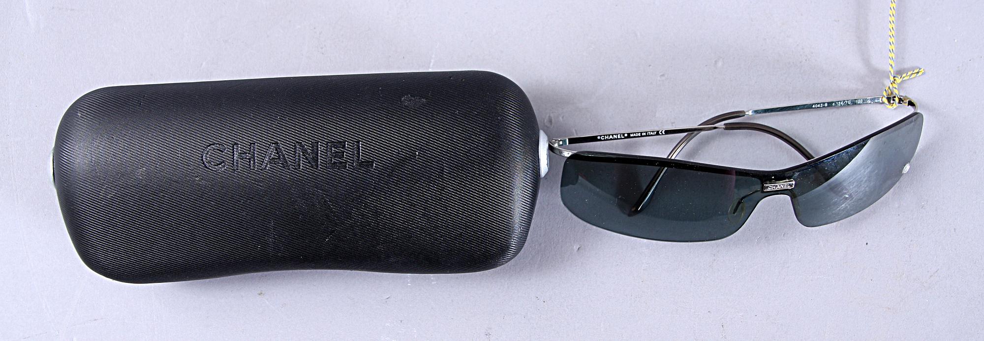 SOLGLASÖGON, Chanel.