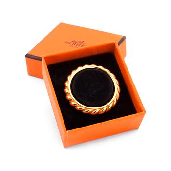 676. HERMÈS, a gold colored scarf buckle.