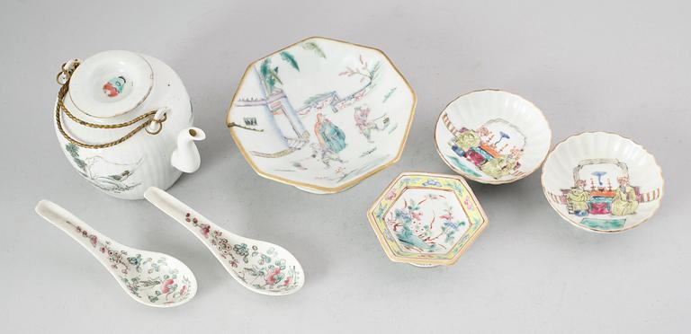 PORSLINSFÖREMÅL, 7 delar, Kina, mestadels 1800-tal.