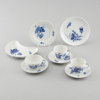 36 pieces of "Blå Blomst" porcelain from Royal Copenhagen, 20th century.