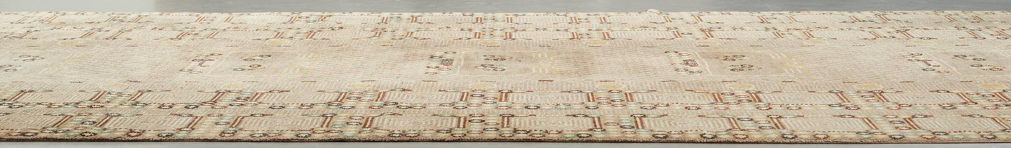 Barbro Nilsson, MATTO, "Krabban, grå", knotted pile, ca 496 x 277,5 cm (of which 45 cm are added on each side), signed AB MMF BN.