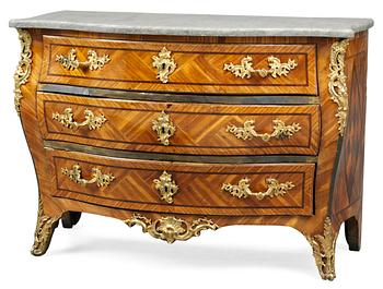 790. A Swedish Rococo commode in the manner of L. Nordin.