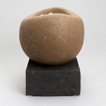 Anna Hackman, skulptur "Earthly", signerad AH -08.