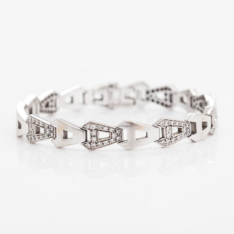Asprey, An 18K white gold bracelet with diamonds ca. 2.00 ct in total.