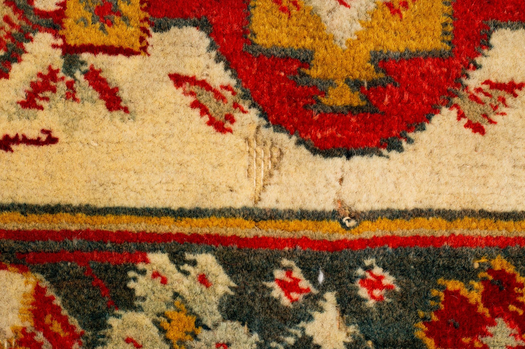 Matta, antik Indisk, sannolikt Agra, ca 467,5-474 x 369,5-374 cm.