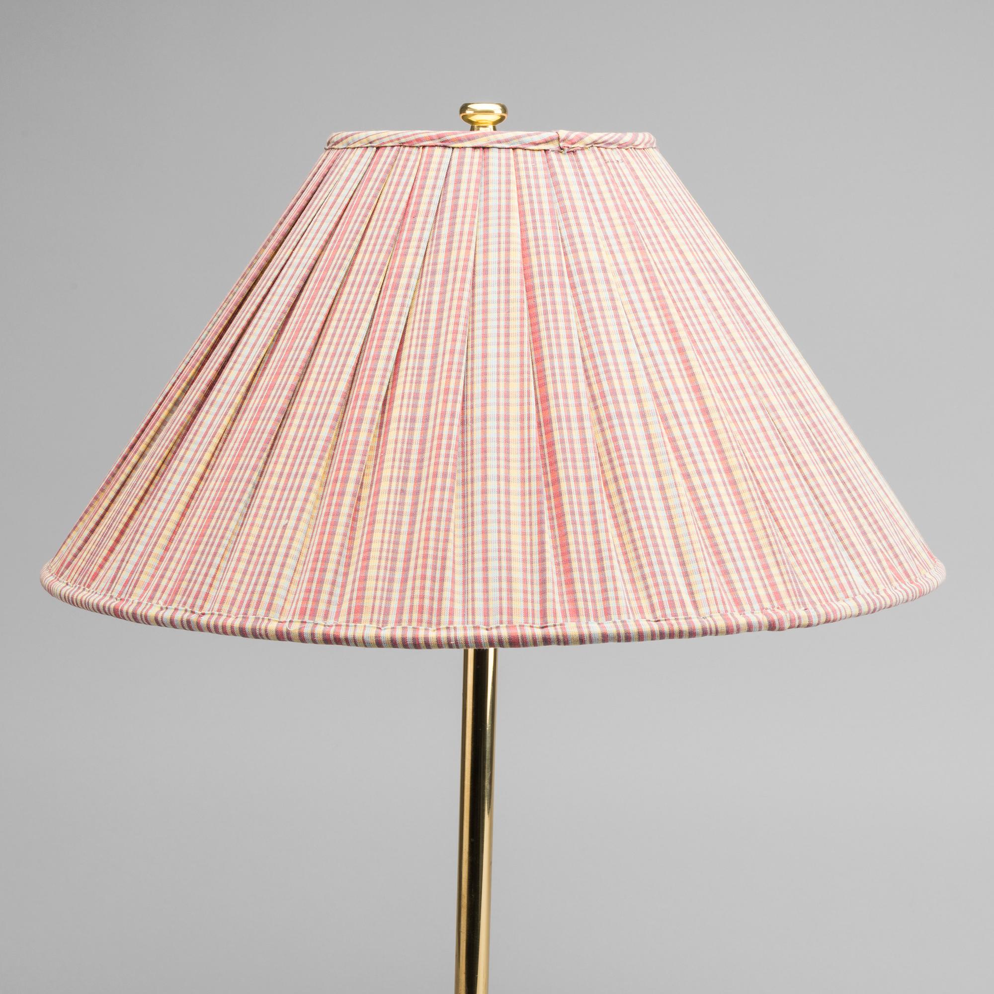 JOSEF FRANK, bordslampa, modell 2467/2, för Firma Svenskt Tenn 1900-talets andra hälft.