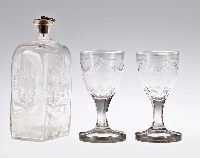 VINGLAS, ett par, 1700-tal samt  FLASKA 1700/1800-tal. Glas.