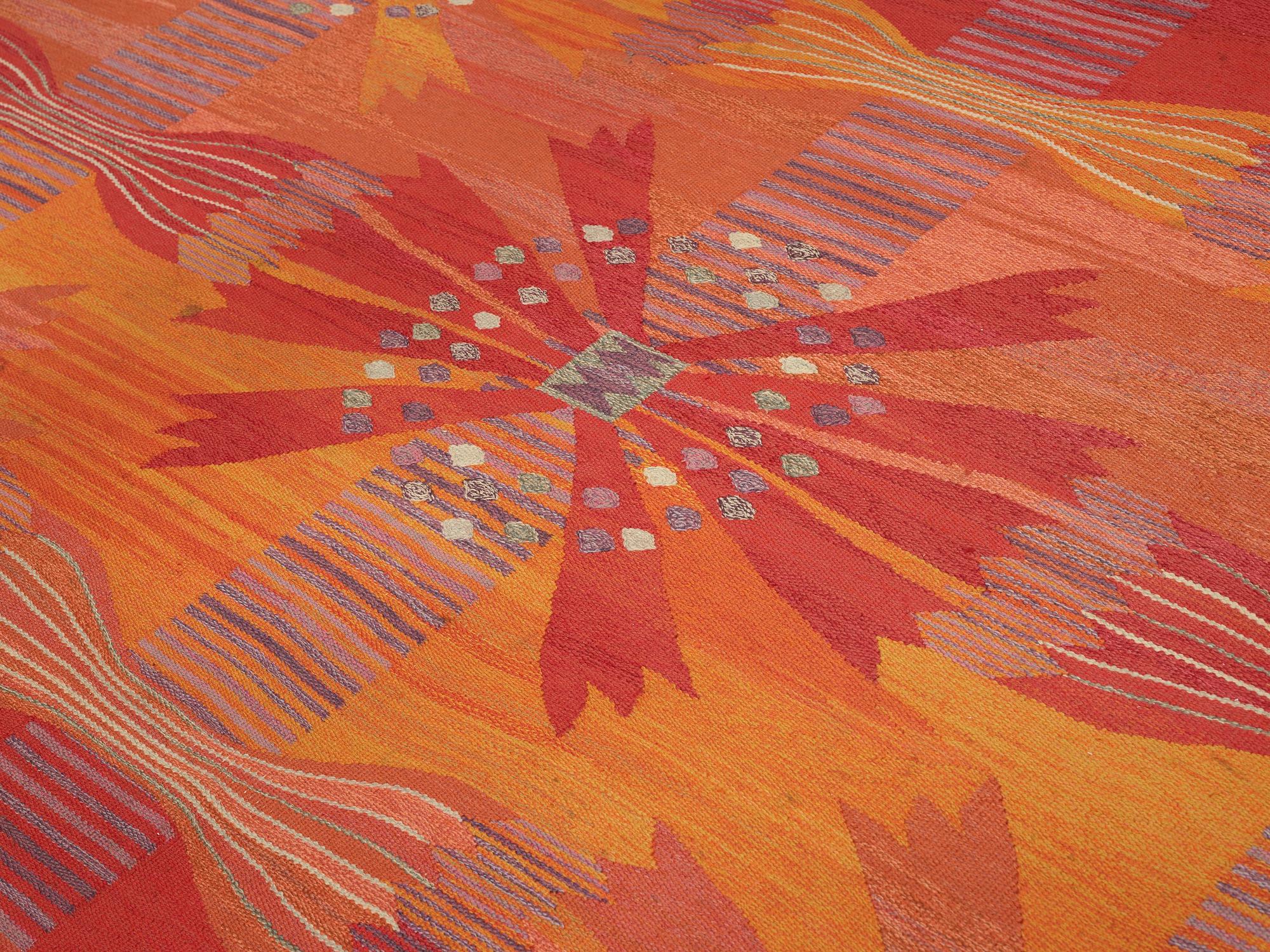 Barbro Nilsson, MATTA, "Park röd, Korsnäs", gobelängteknik, ca 447,5 x 424 cm, signerad AB MMF BN.