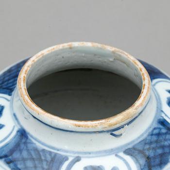 KRUKA, porslin, Kina 1600-tal.