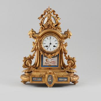 BORDSPENDYL, Louis XVI-stil, 1800-talets andra hälft.