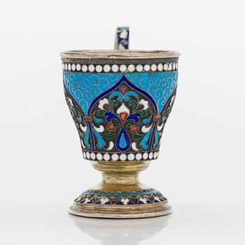 A gilded silver and cloisonné enamel cup, Moscow 1898-1914.