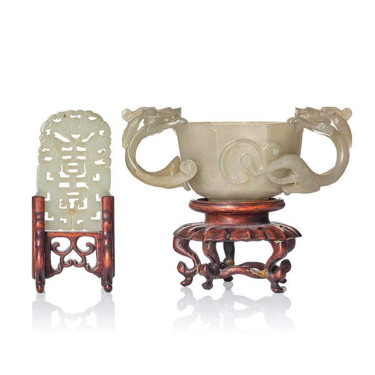 A carved nephrite cup with 'chilong' handles, late Qing dynasty/early 20th century.