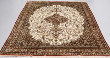 MATTO, semi-antique silk Qum, ca 269,5 x 179,5-182 cm  (as well as 1 and 2 cm flat weave at the ends).