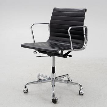 Charles & Ray Eames, kontorsstol, "EA117" Vitra.