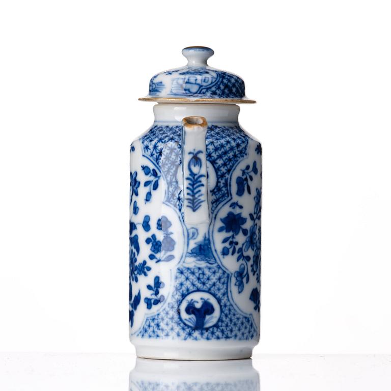 A blue and white tea pot with cover, Qing dynasty, Qianlong (1736-95).