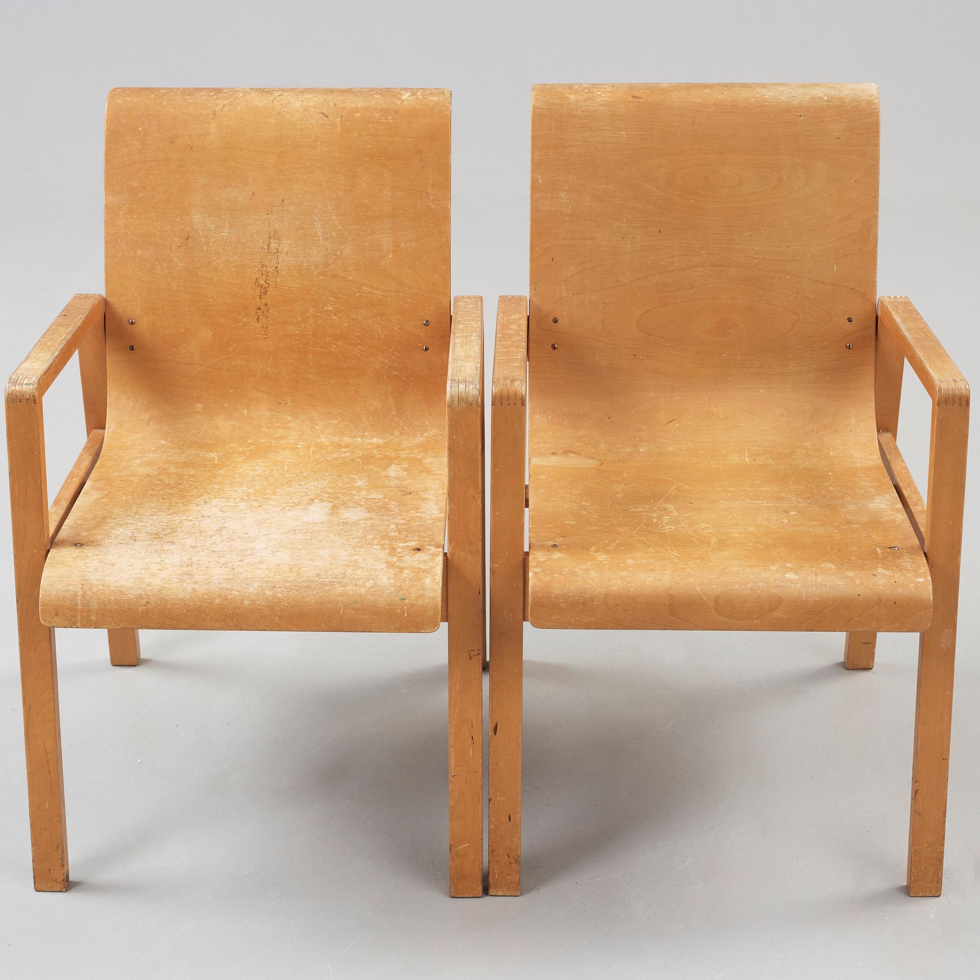 ALVAR AALTO, karmstolar, ett par, modell no 51,  Huoneakalu-ja Rakennustyötehdas Oy, Artek, Finland, 1930-tal.