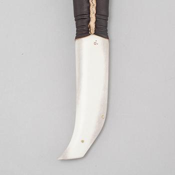 A knife by Oliver Israelsson, signed.