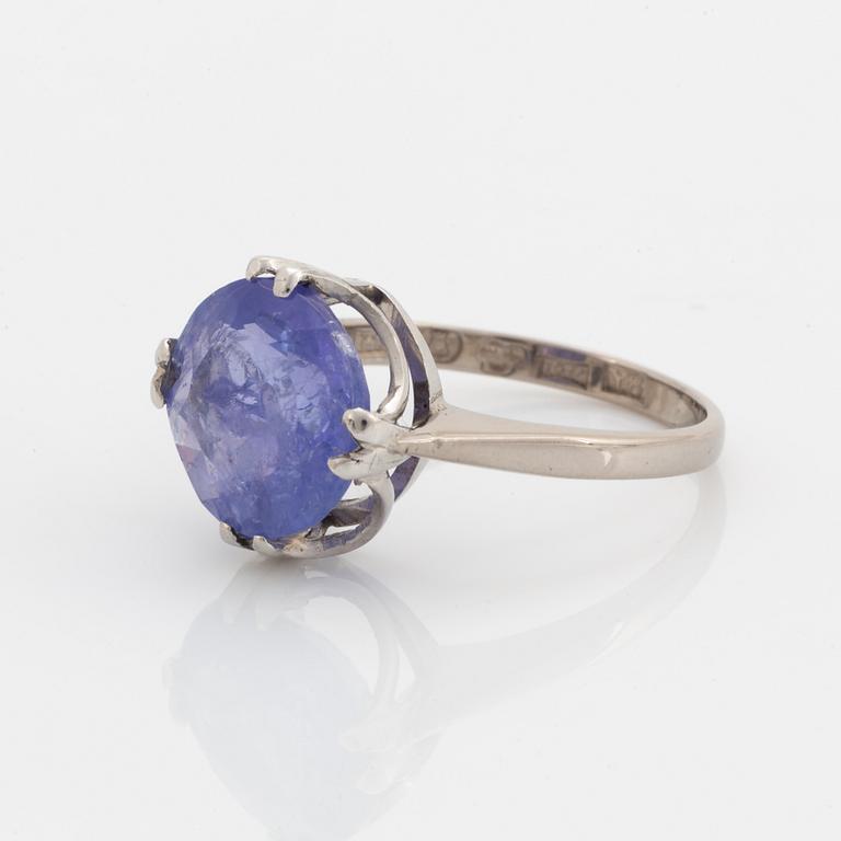Ring, med tanzanit.
