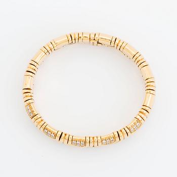 An 18K gold Bulgari bracelet set with round brilliant-cut diamonds.