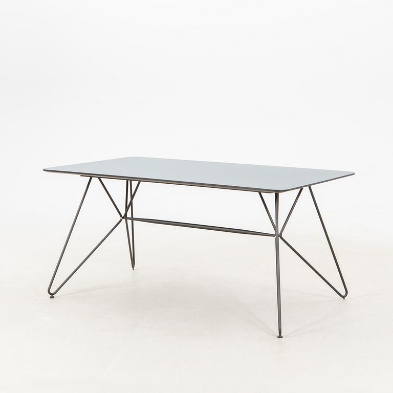 Henrik Pedersen dining table "Sketch" for Houe Denmark, 21st century.