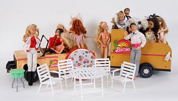 BARBIEDOCKOR, 9 st samt LEKSAKSDOCKOR, 4 st, bl a Mattel.