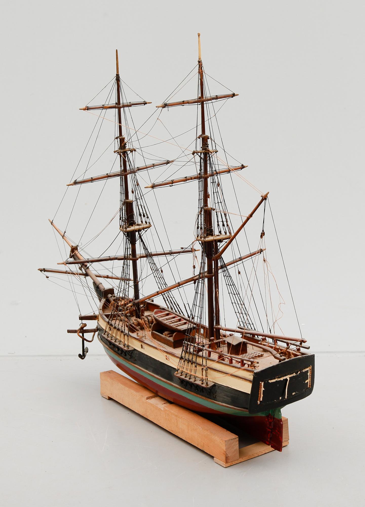 MODELLBÅT, trä, 1900-talets första hälft.