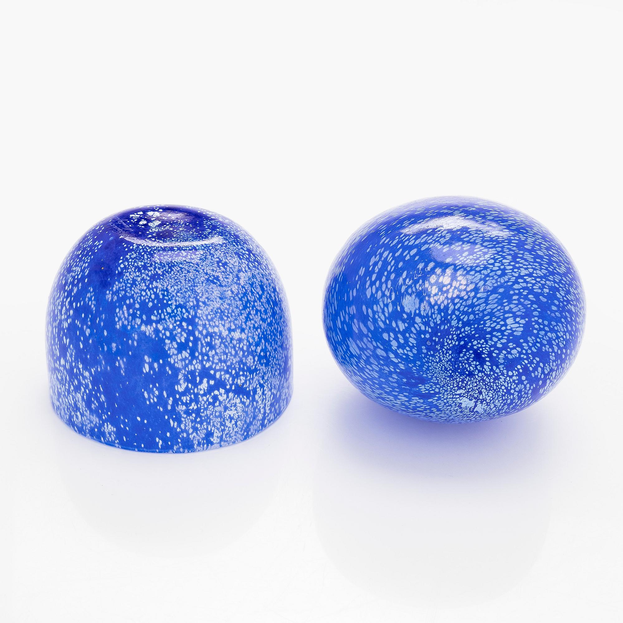 Oiva Toikka, Bowl and Bottle, "Kaamos", signed O. Toikka Nuutajärvi.