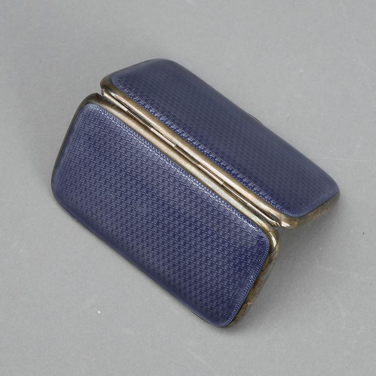 CIGARETTETUI, silver och emalj, David Andersen, Norge, omkring 1900. Total vikt ca 102g.