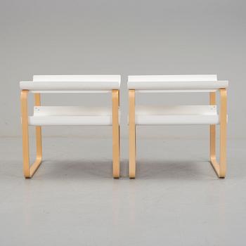 ALVAR AALTO, sidobord, ett par, modell 915, Artek.