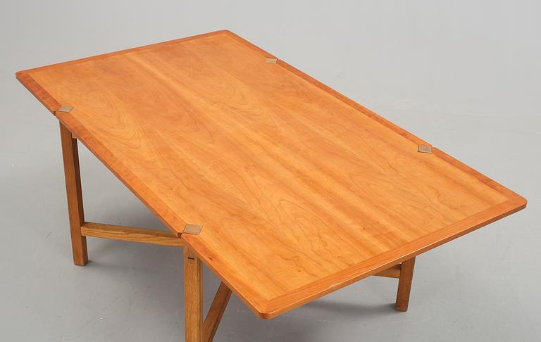 BORD. Ur serien "Kaskad", Christina Fürst, Karl Andersson & Söner, modellen formgiven 1992.