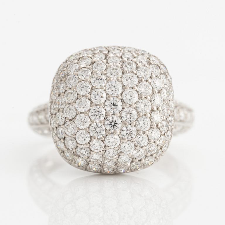 Ring, vitguld med briljantslipade diamanter.