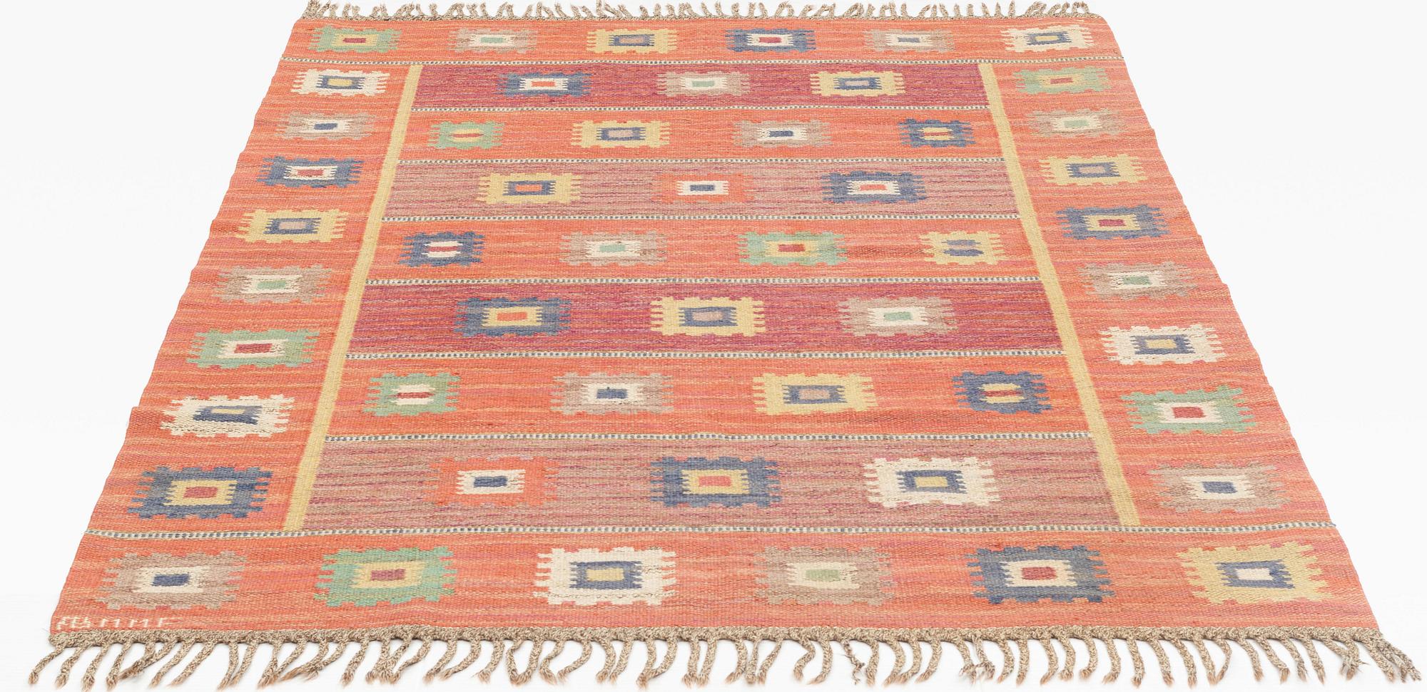 Märta Måås-Fjetterström, matta, "Röd grön äng", rölakan, ca 248 x 177,5 cm, signerad AB MMF.